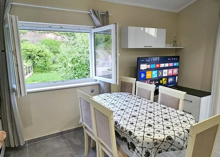 Koman_lakeview_apartments